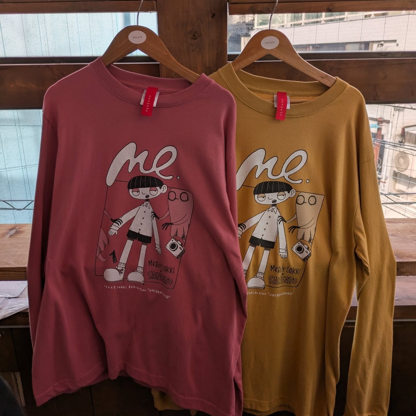 【三叉灯×mercy lokkiのコラボロンＴ】絵柄が3種類、カラーバリエーションがそれぞれ2色あります！会場とオンラインショップでオーダー受付中です (Instagram)